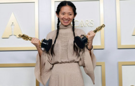 Chloe Zhao Sutradara Perempuan Asia Pertama Peraih Oscar